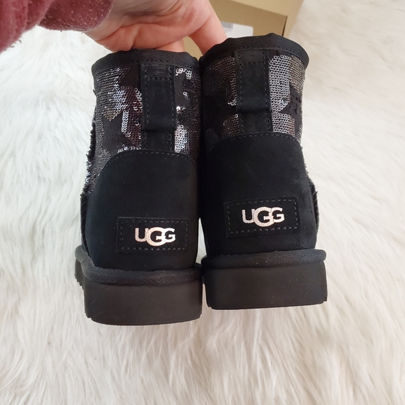 UGG 6 Classic Mini Sequin Stars Blk Suede Boots - Picture 5 of 10